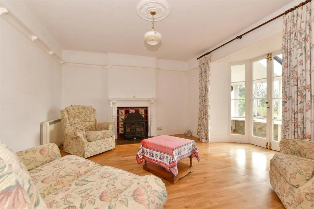 5 bed Character Property