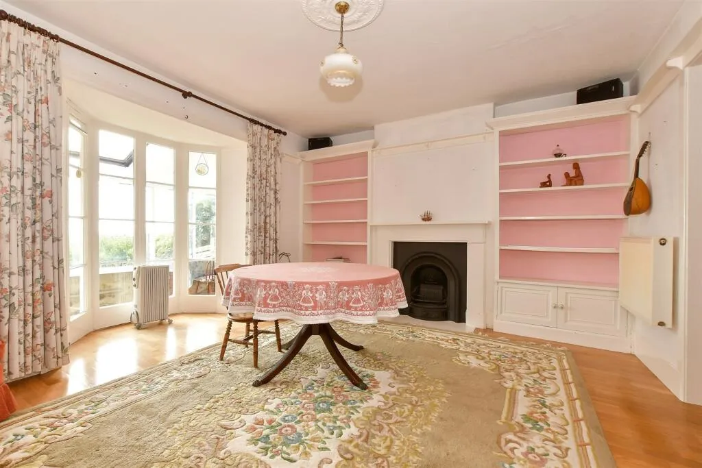 5 bed Character Property