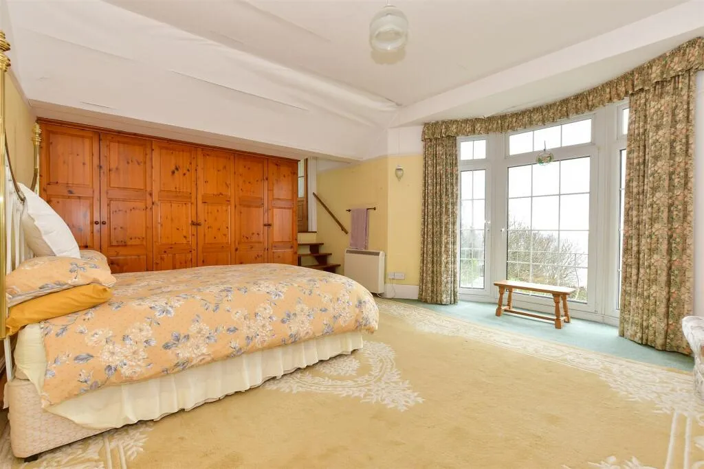 5 bed Character Property