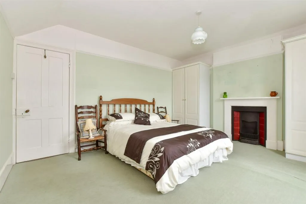 5 bed Character Property