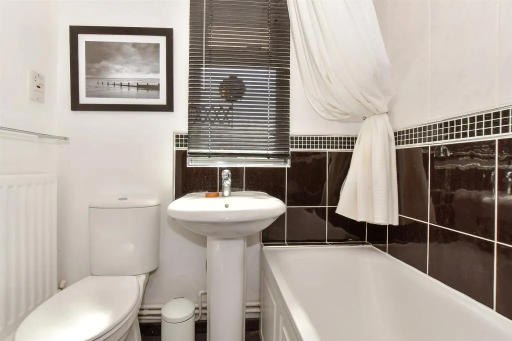 2 bed Detached Bungalow