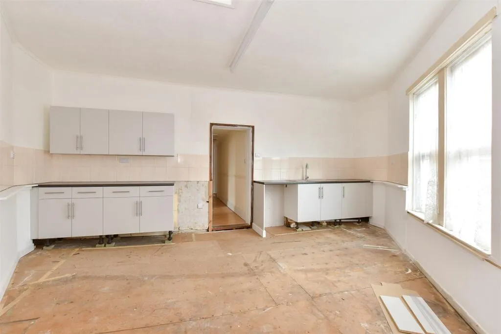 6 bed Apartment