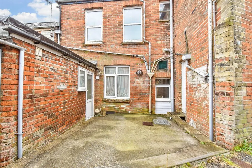 6 bed Apartment