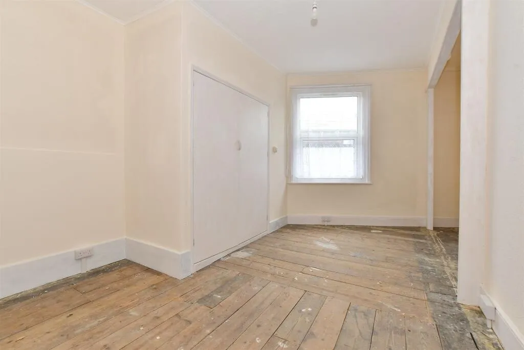 6 bed Apartment