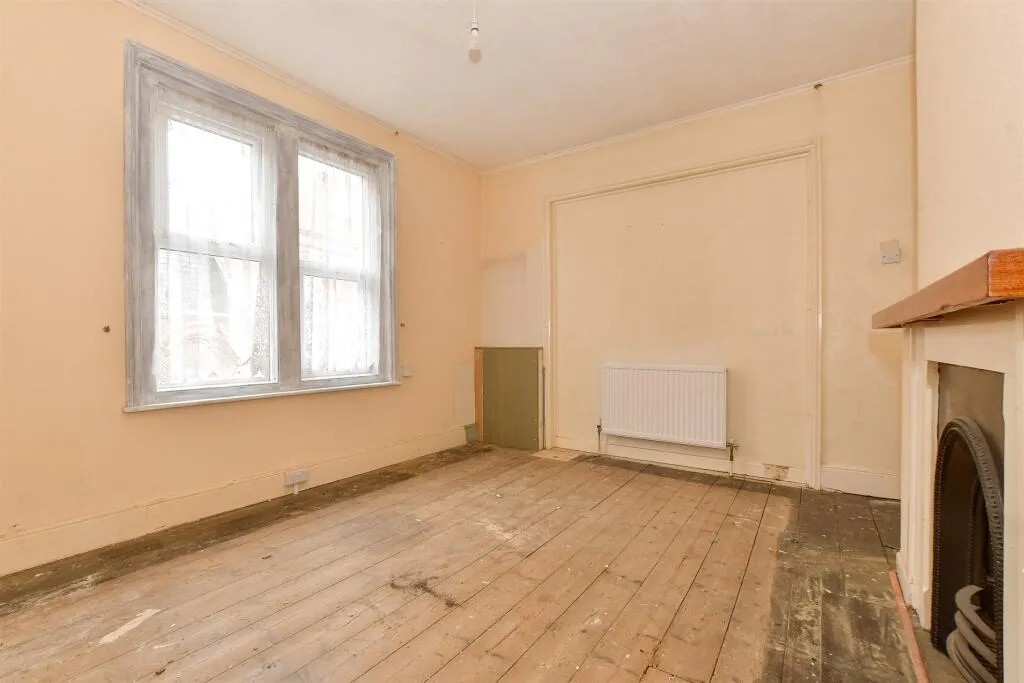6 bed Apartment