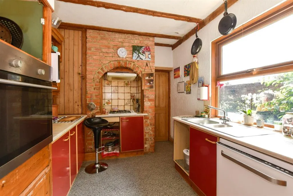 5 bed Semi-Detached