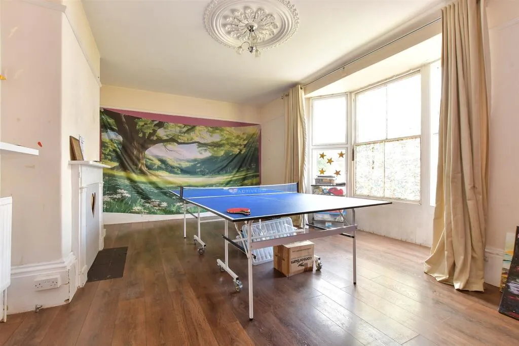 5 bed Semi-Detached