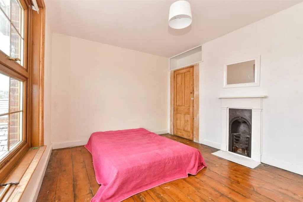 5 bed Semi-Detached