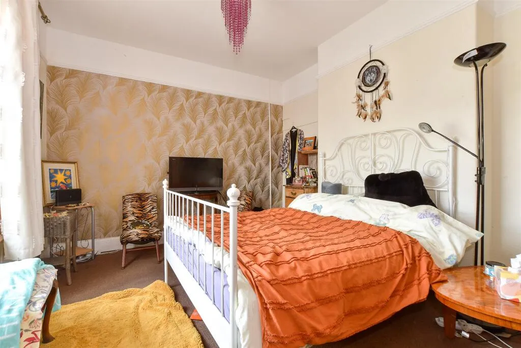 5 bed Semi-Detached