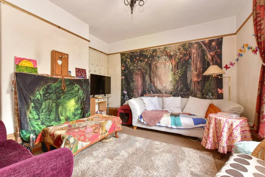 5 bed Semi-Detached