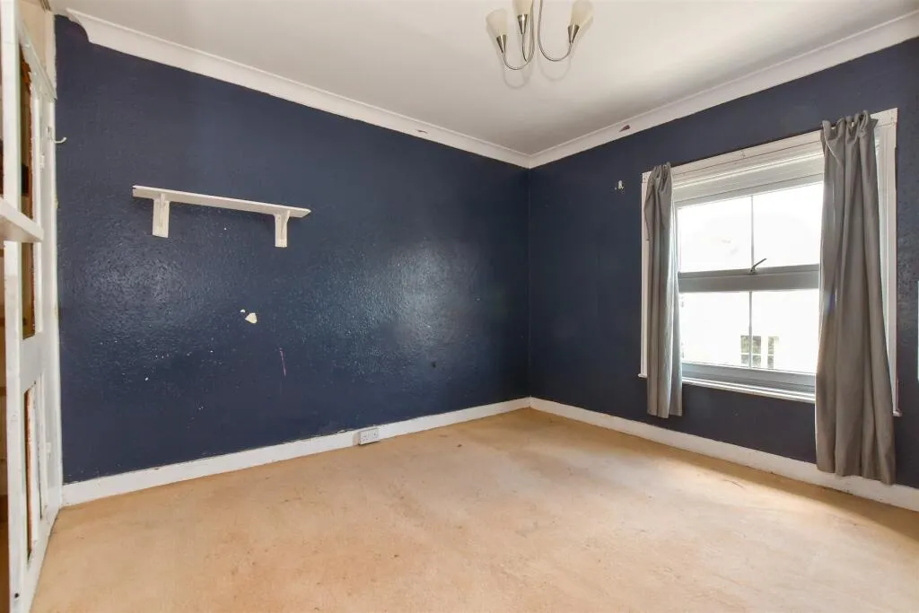 5 bed Semi-Detached