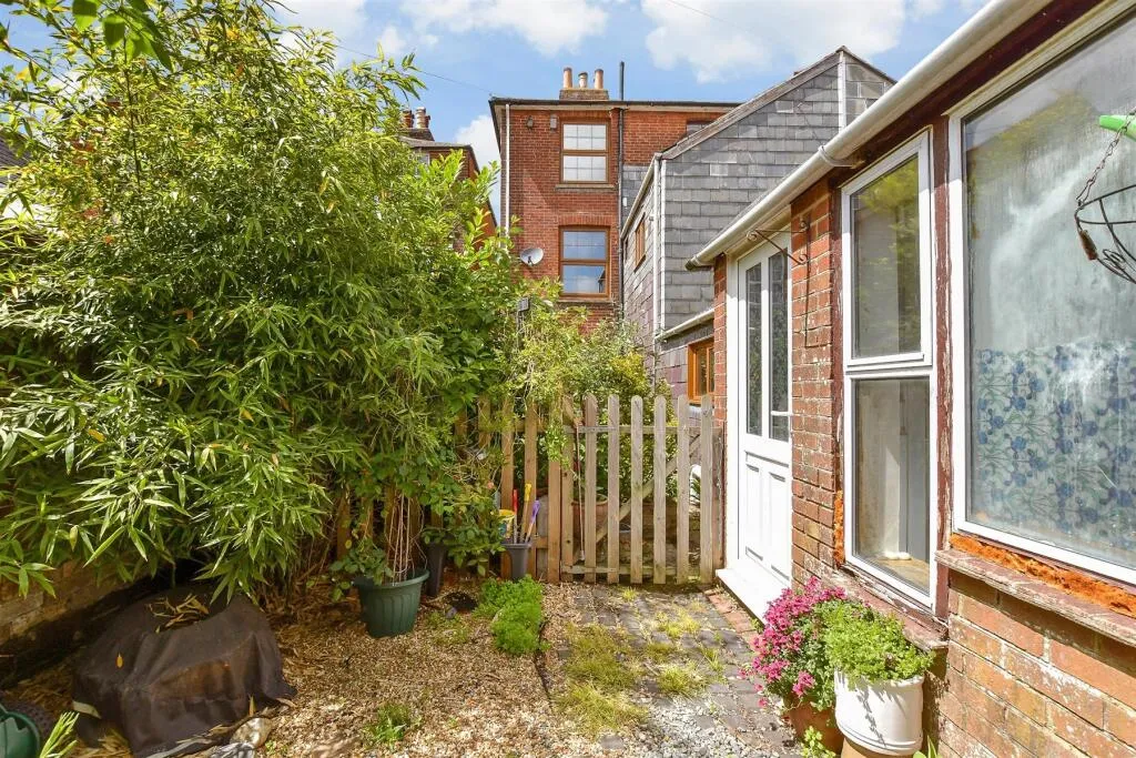5 bed Semi-Detached