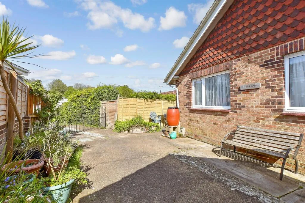 2 bed Detached Bungalow