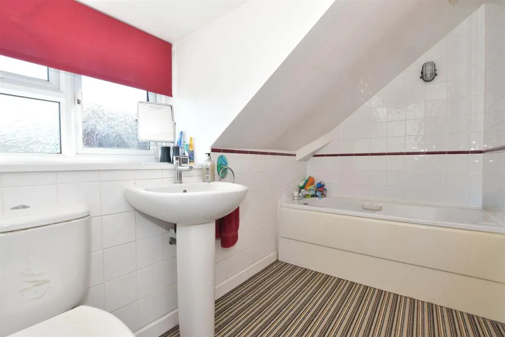 6 bed Detached