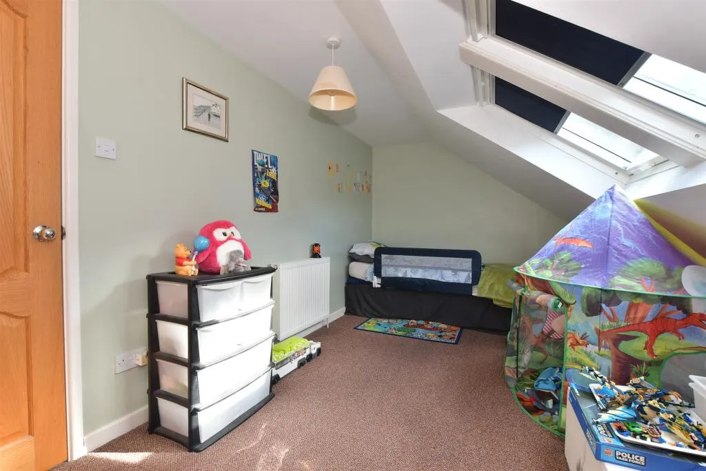 6 bed Detached