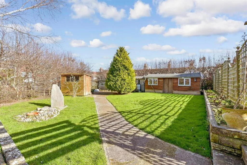 6 bed Detached