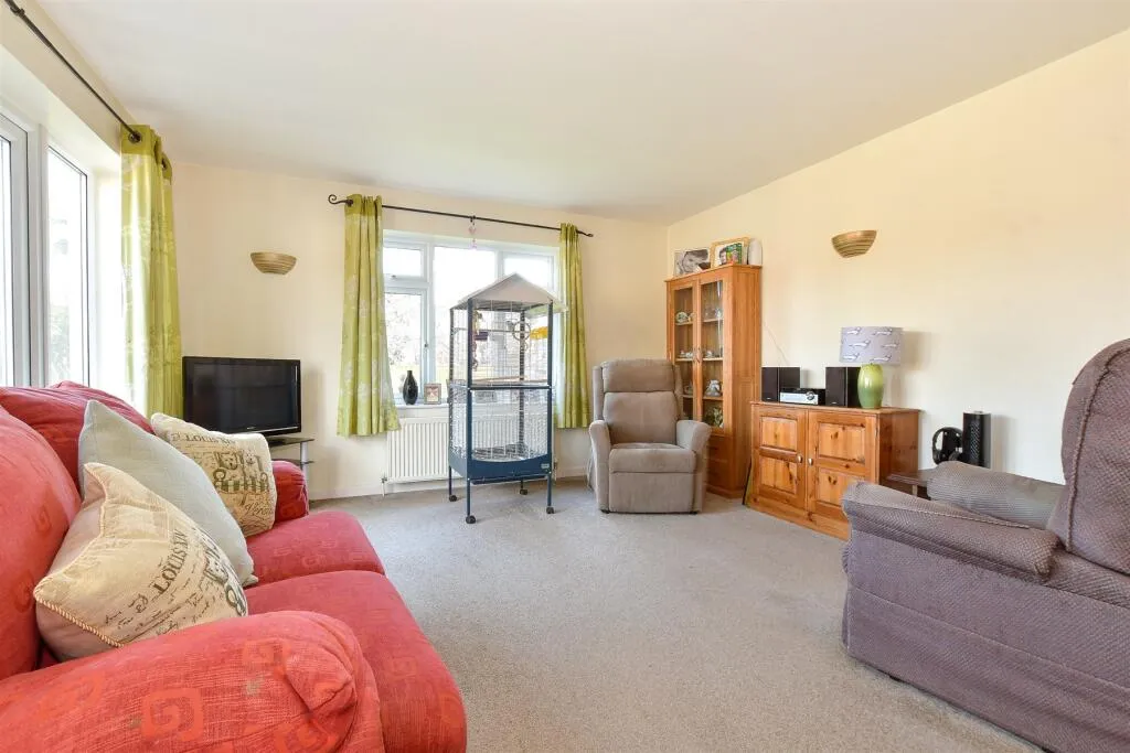 6 bed Detached