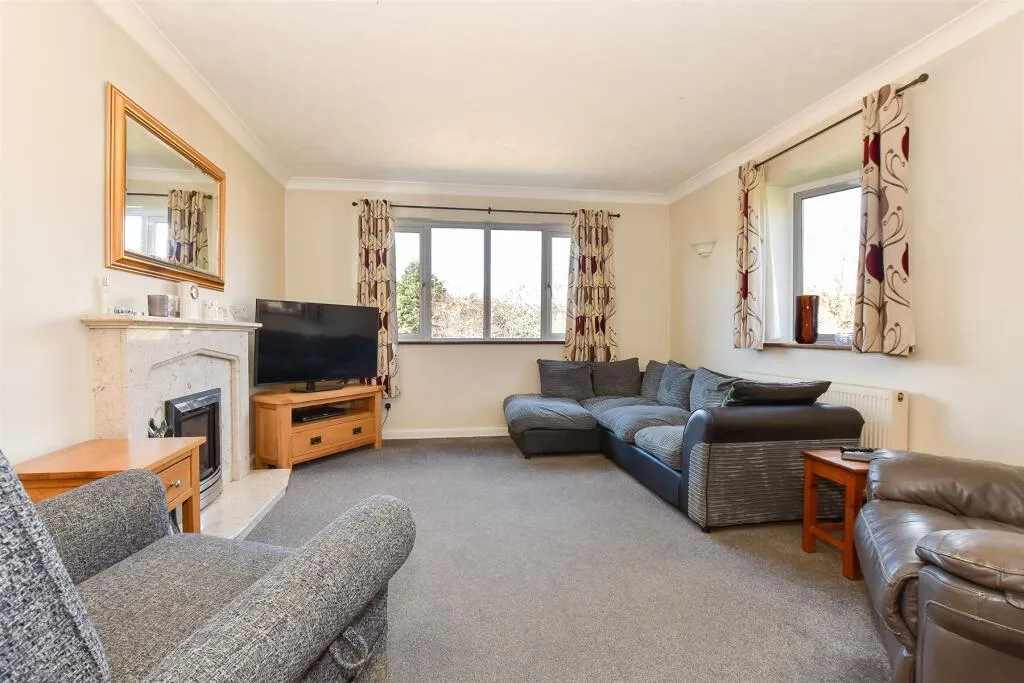 6 bed Detached