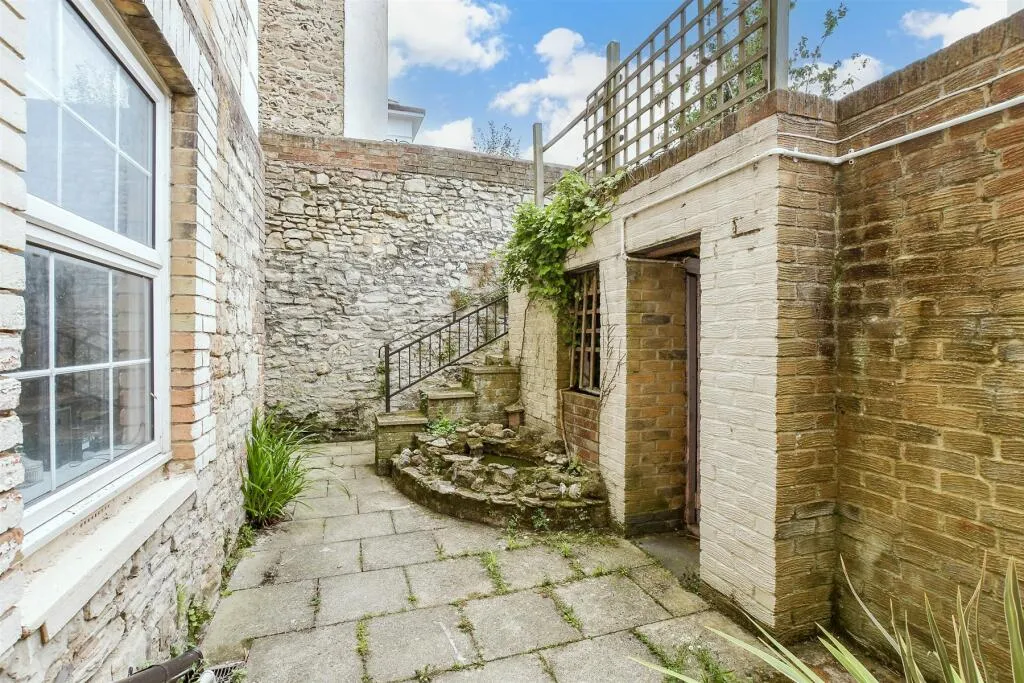 2 bed Apartment