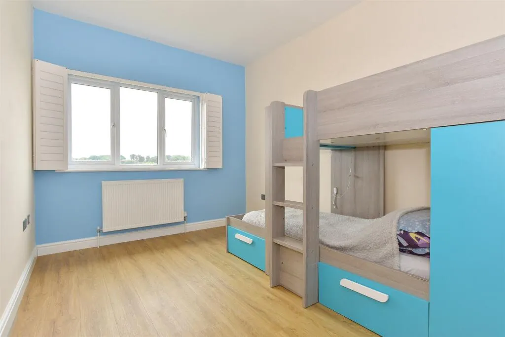 5 bed Detached