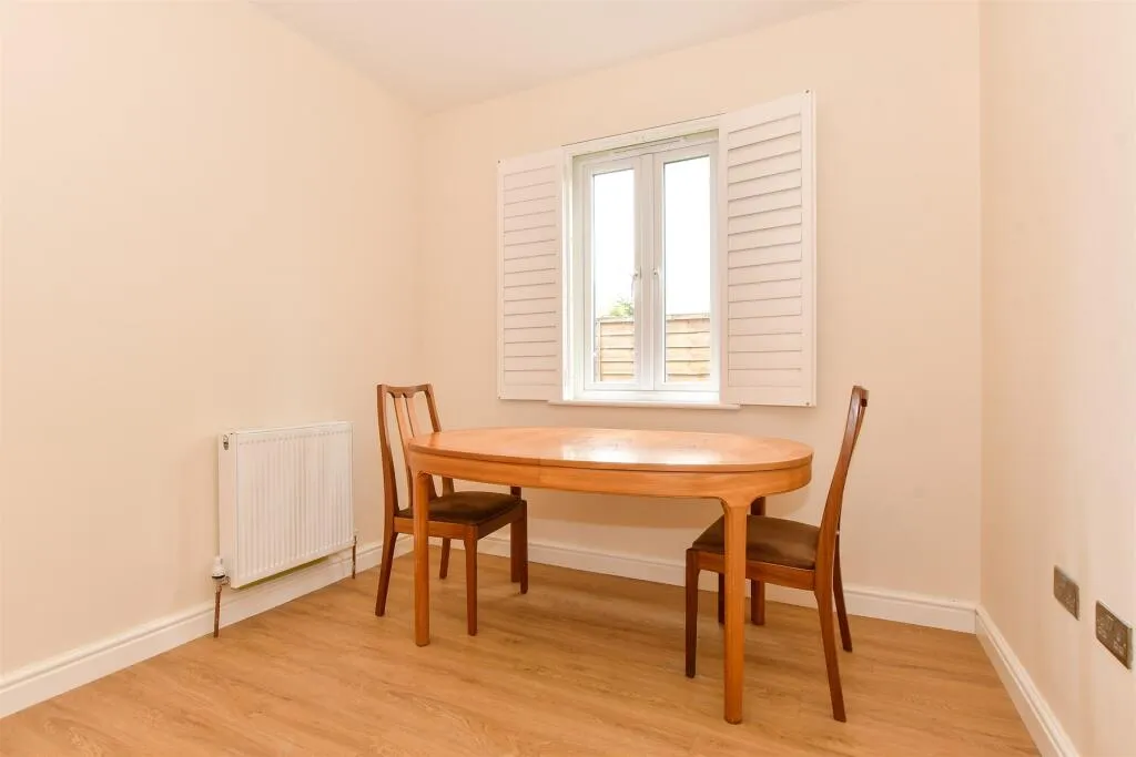 5 bed Detached