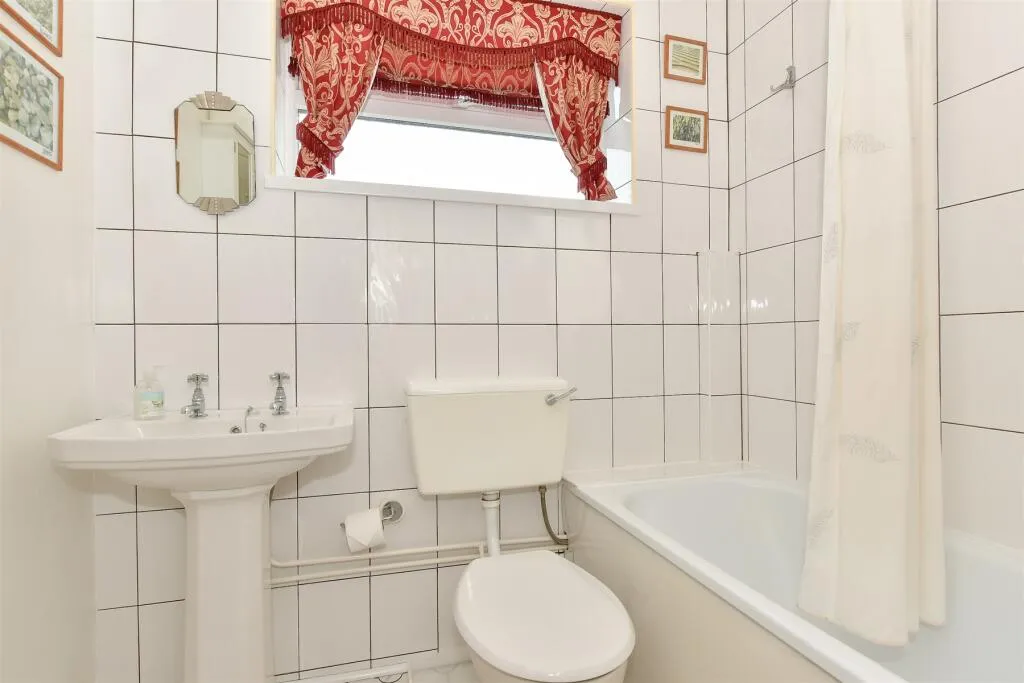2 bed Semi-Detached Bungalow