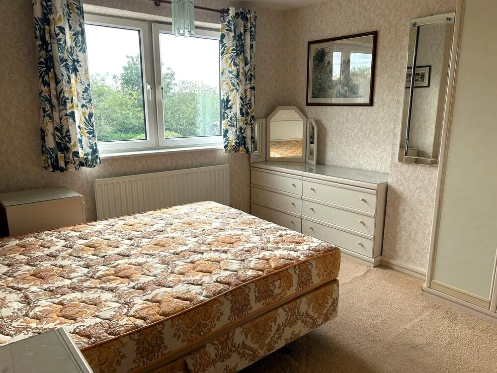 68 Holmesdale Road, Dronfield S18 2FB