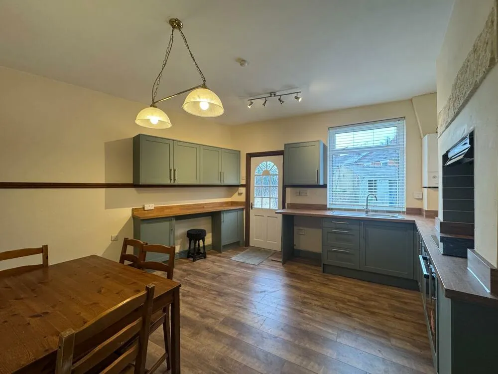 58 Jawbones Hill, Chesterfield, Derbyshire S40 2EN