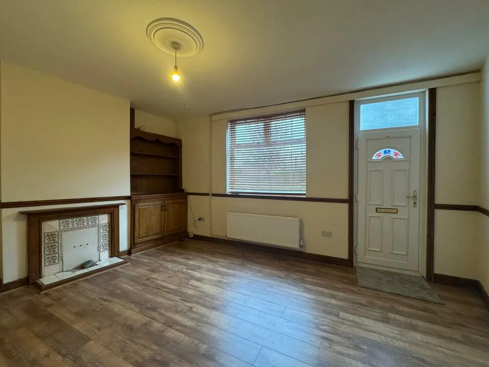 58 Jawbones Hill, Chesterfield, Derbyshire S40 2EN