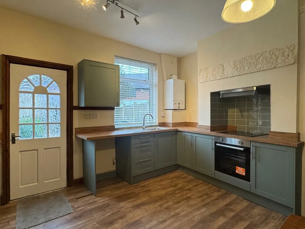 58 Jawbones Hill, Chesterfield, Derbyshire S40 2EN