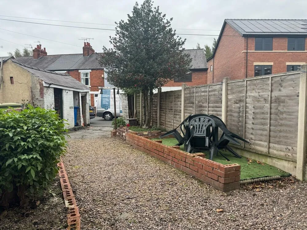 58 Jawbones Hill, Chesterfield, Derbyshire S40 2EN