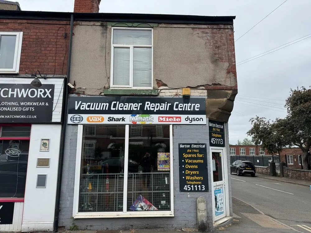 363 Sheffield Road, Chesterfield, Derbyshire S41 8LL