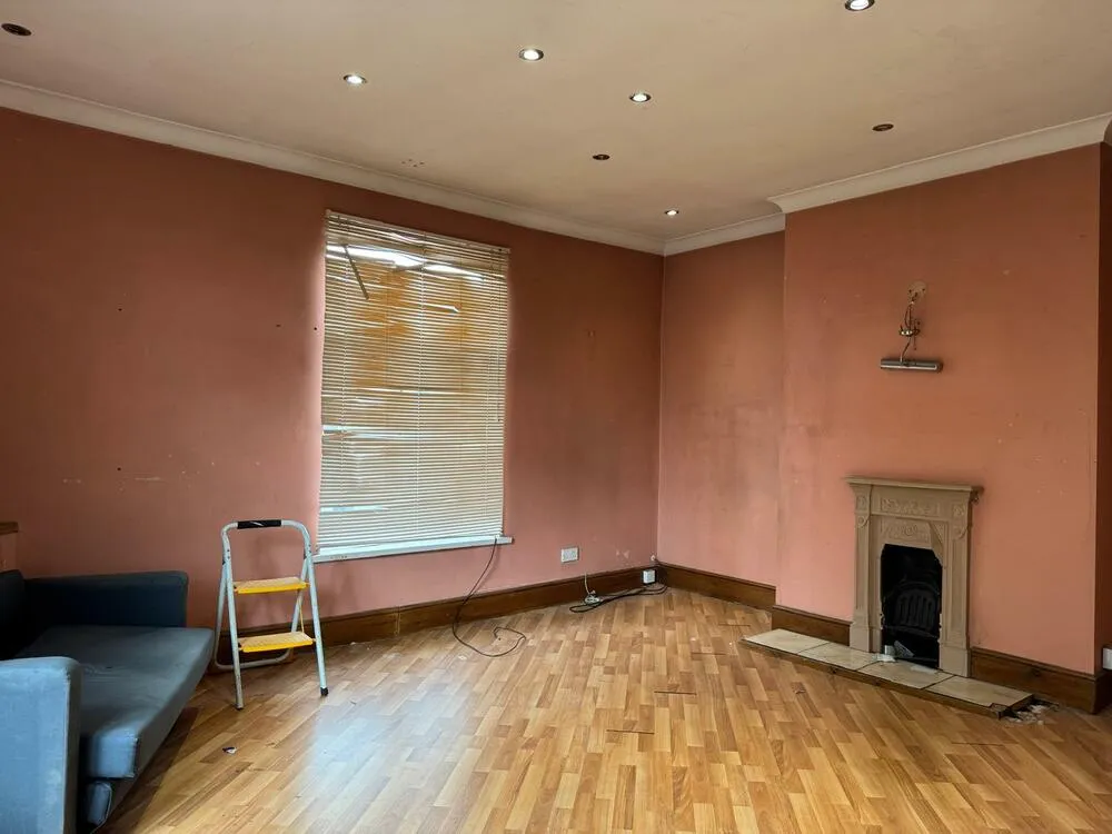 363 Sheffield Road, Chesterfield, Derbyshire S41 8LL