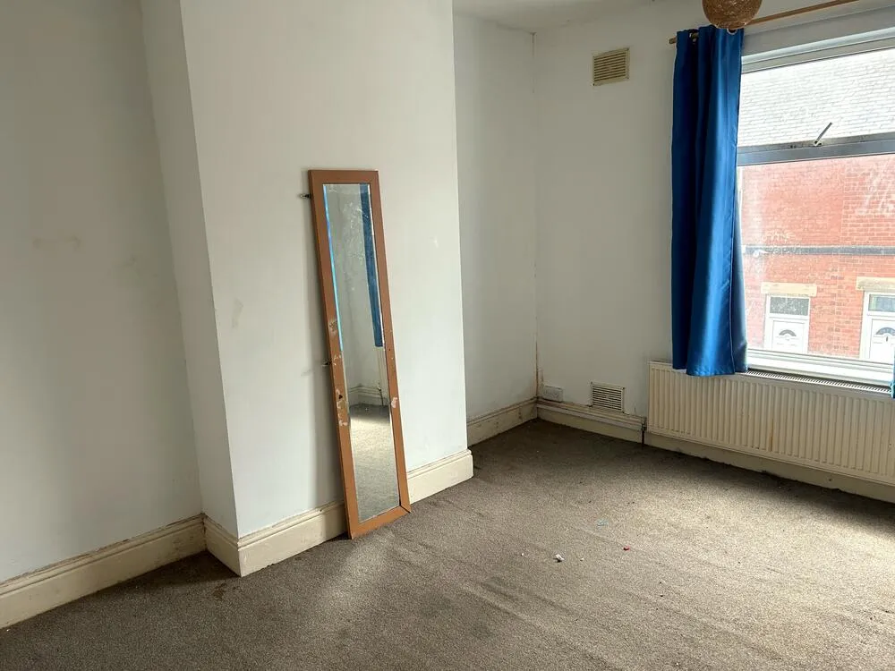 1 New Hall Road, Chesterfield, Derbyshire S40 1HE