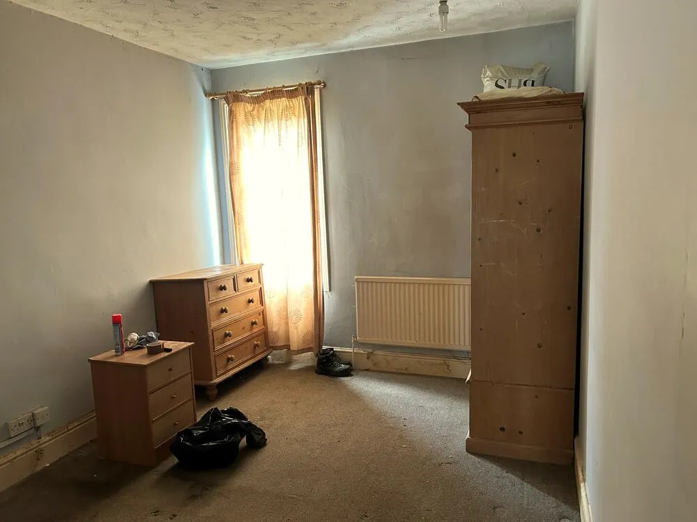 1 New Hall Road, Chesterfield, Derbyshire S40 1HE