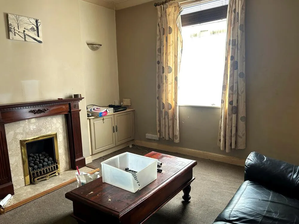 1 New Hall Road, Chesterfield, Derbyshire S40 1HE
