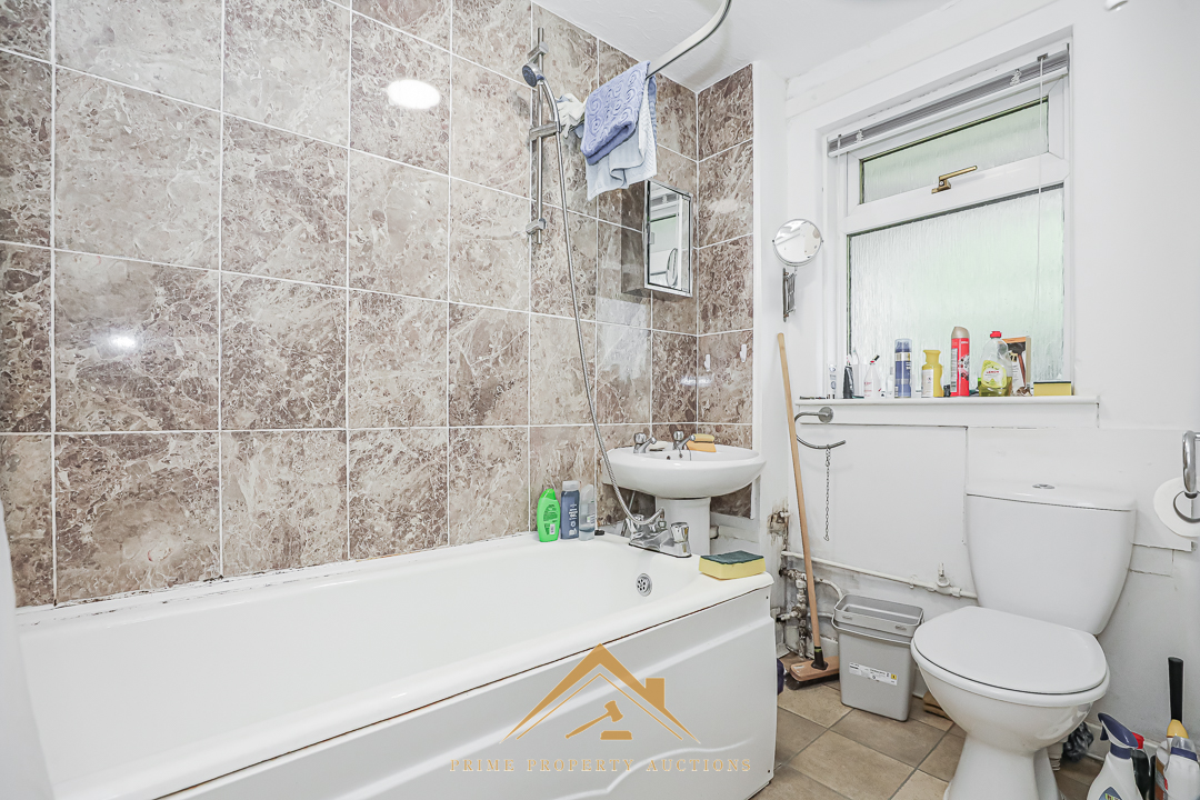 17D Woodside Crescent, Paisley, PA1 2NE