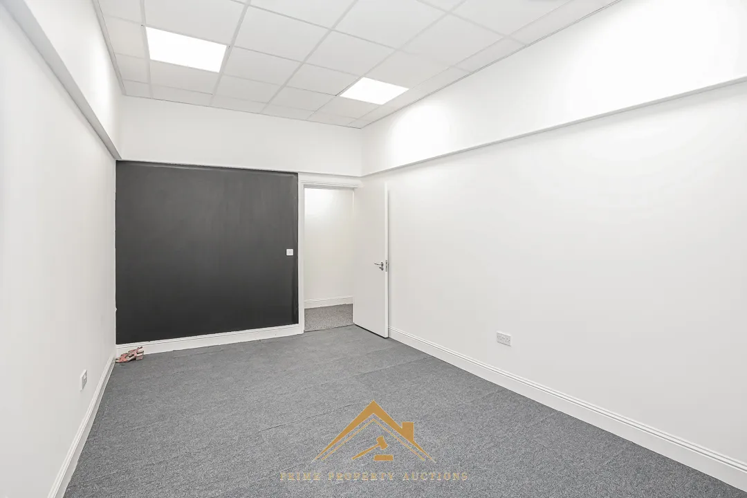 Attractive Commercial Investment Opportunity