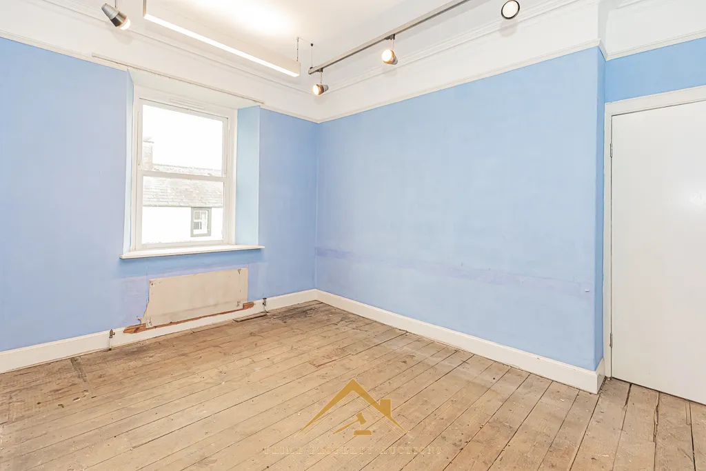 Attractive Commercial Investment Opportunity