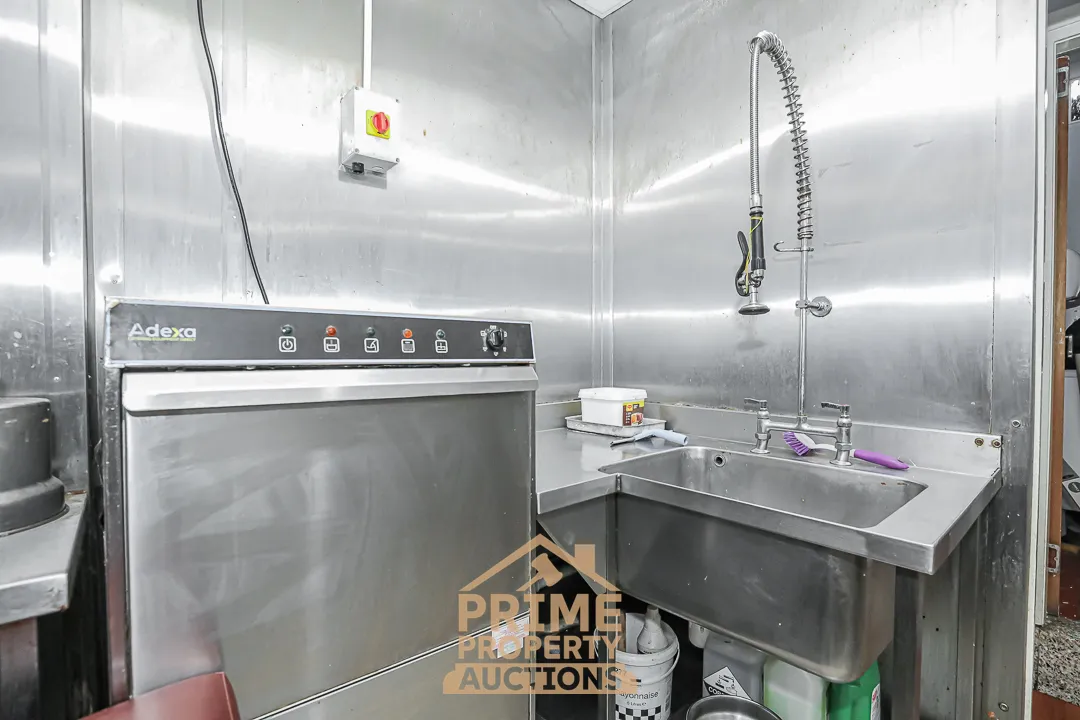 Rare Commercial Investment Opportunity