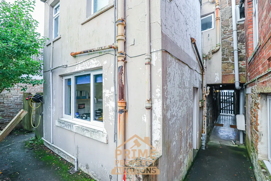 Rare Commercial Investment Opportunity