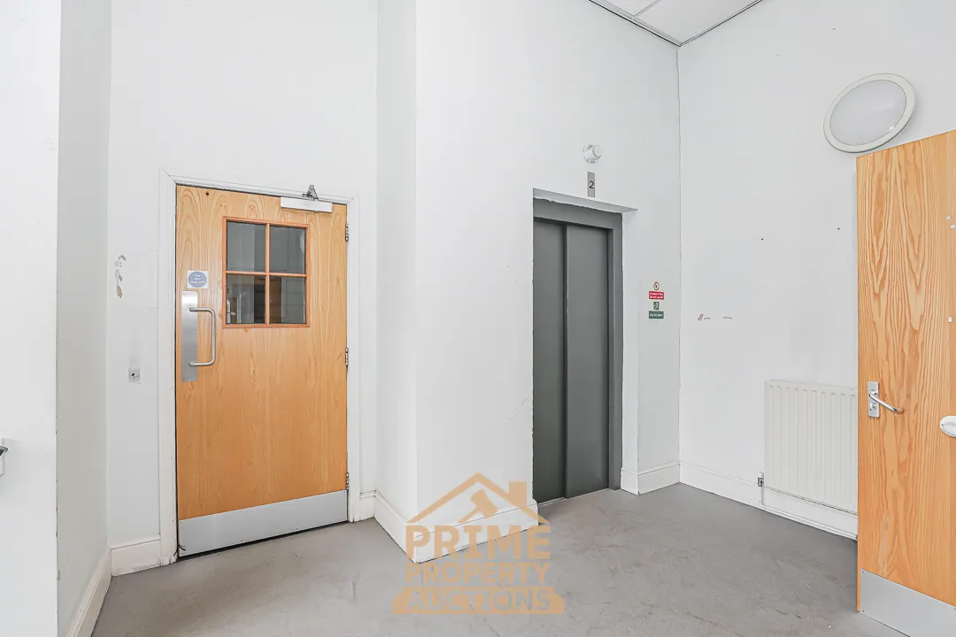 Attractive Commercial Investment Opportunity