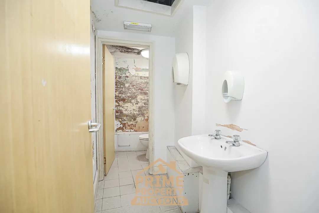 Attractive Commercial Investment Opportunity