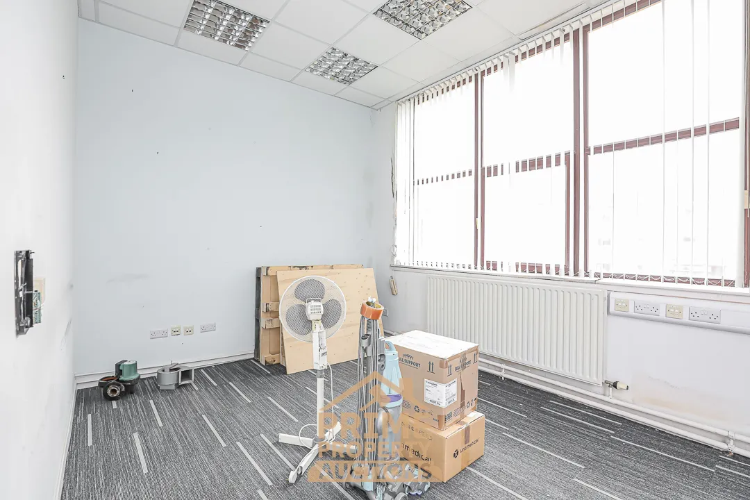 Attractive Commercial Investment Opportunity