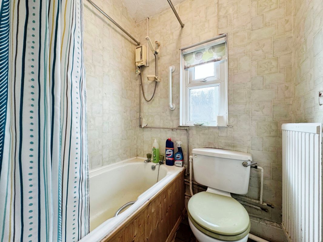Brighton Road, Gorseinon, Swansea, West Glamorgan, SA4 4BW - Online Auctions