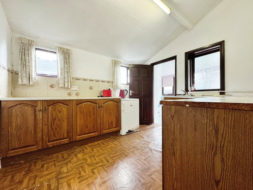 Brighton Road, Gorseinon, Swansea, West Glamorgan, SA4 4BW - Online Auctions