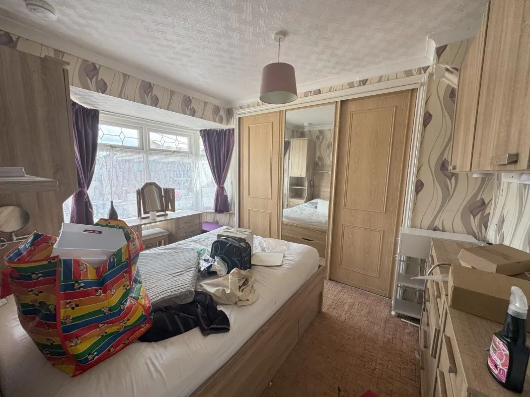 Heol Y Bwlch, Bynea, Llanelli, Dyfed, SA14 9ST - Online Auctions