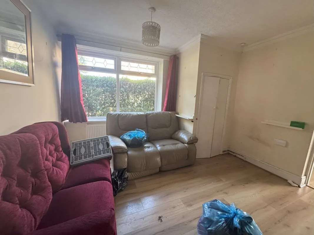 Heol Y Bwlch, Bynea, Llanelli, Dyfed, SA14 9ST - Online Auctions