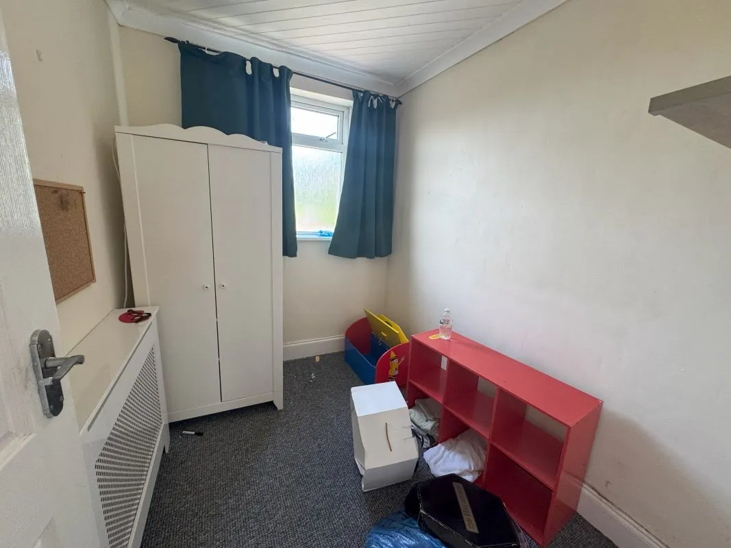 Heol Y Bwlch, Bynea, Llanelli, Dyfed, SA14 9ST - Online Auctions