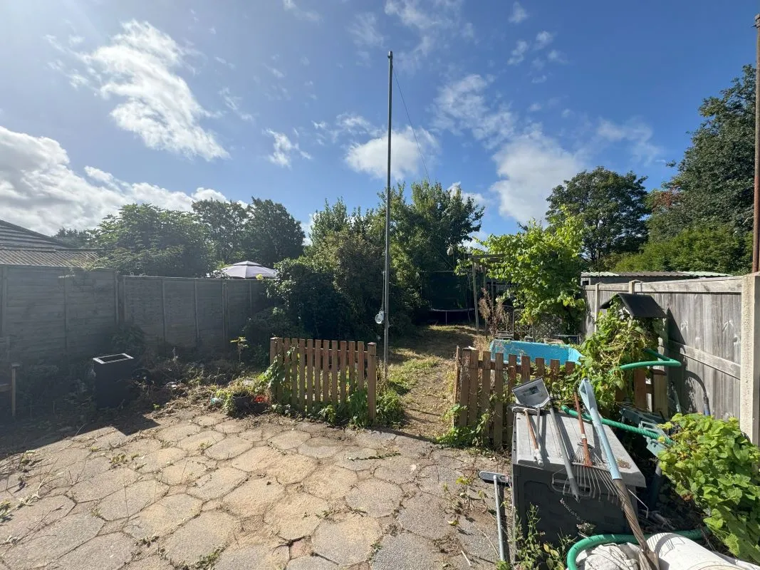 Heol Y Bwlch, Bynea, Llanelli, Dyfed, SA14 9ST - Online Auctions